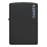 crni Zippo upaljač sa zippo logom na prednjoj strani