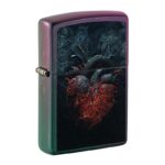 Zippo 46583 – Dark Heart Design je stilski i intrigantan model s iridiscentnom završnicom i zastrašujuće elegantnim motivom srca.